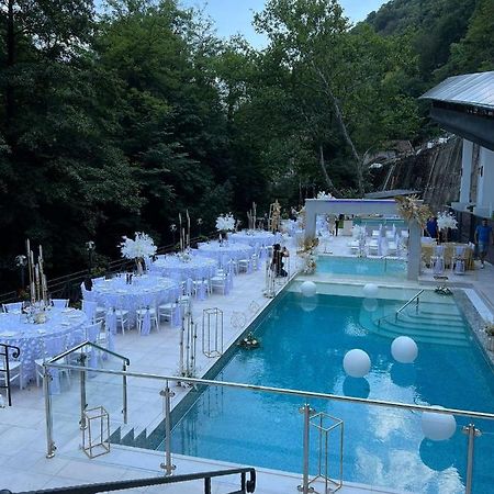 Hotel Holiday Maria Baile Herculane Bagian luar foto