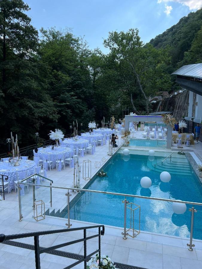 Hotel Holiday Maria Baile Herculane Bagian luar foto