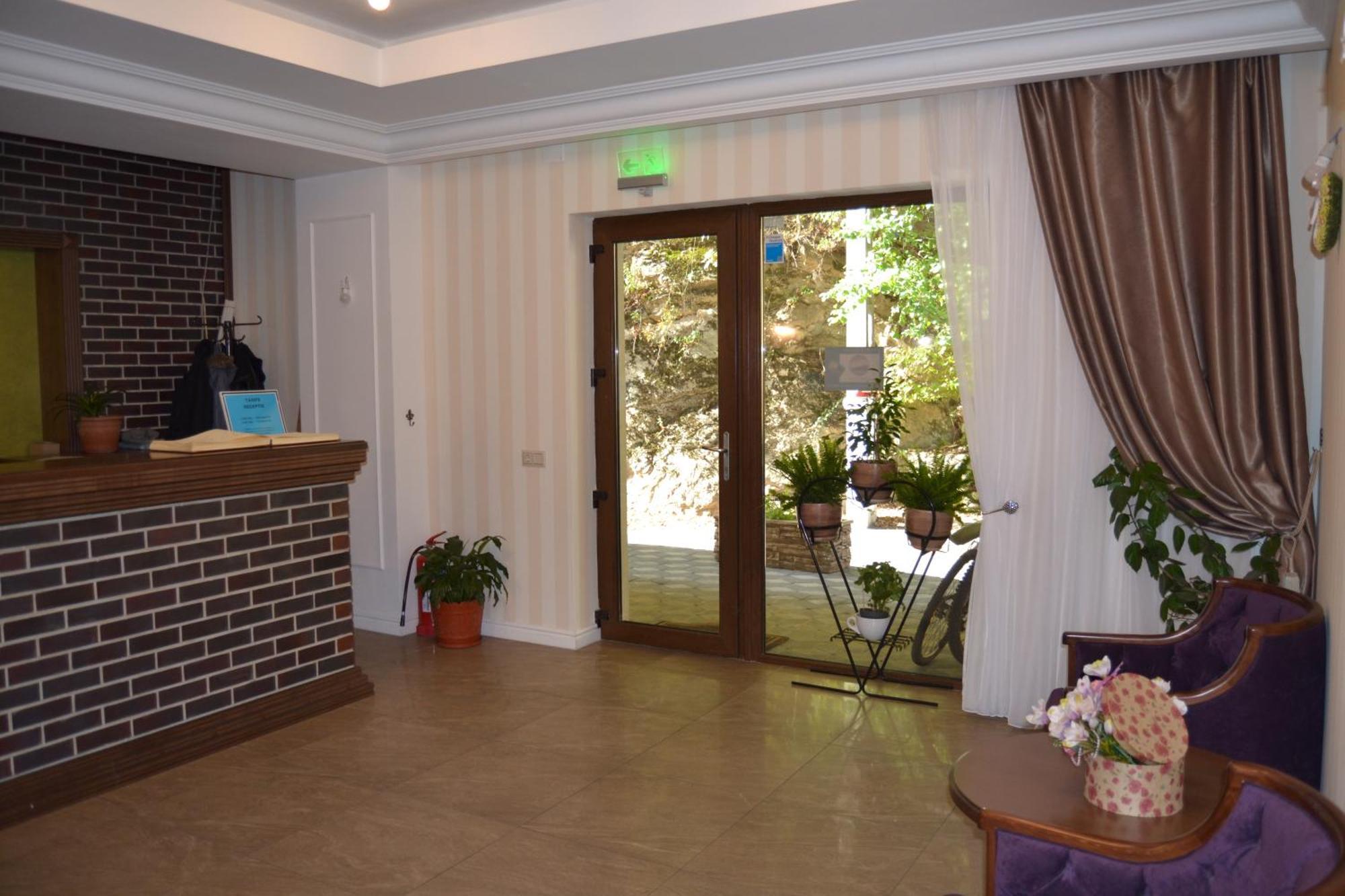 Hotel Holiday Maria Baile Herculane Bagian luar foto
