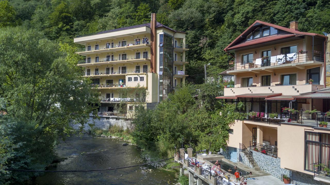 Hotel Holiday Maria Baile Herculane Bagian luar foto