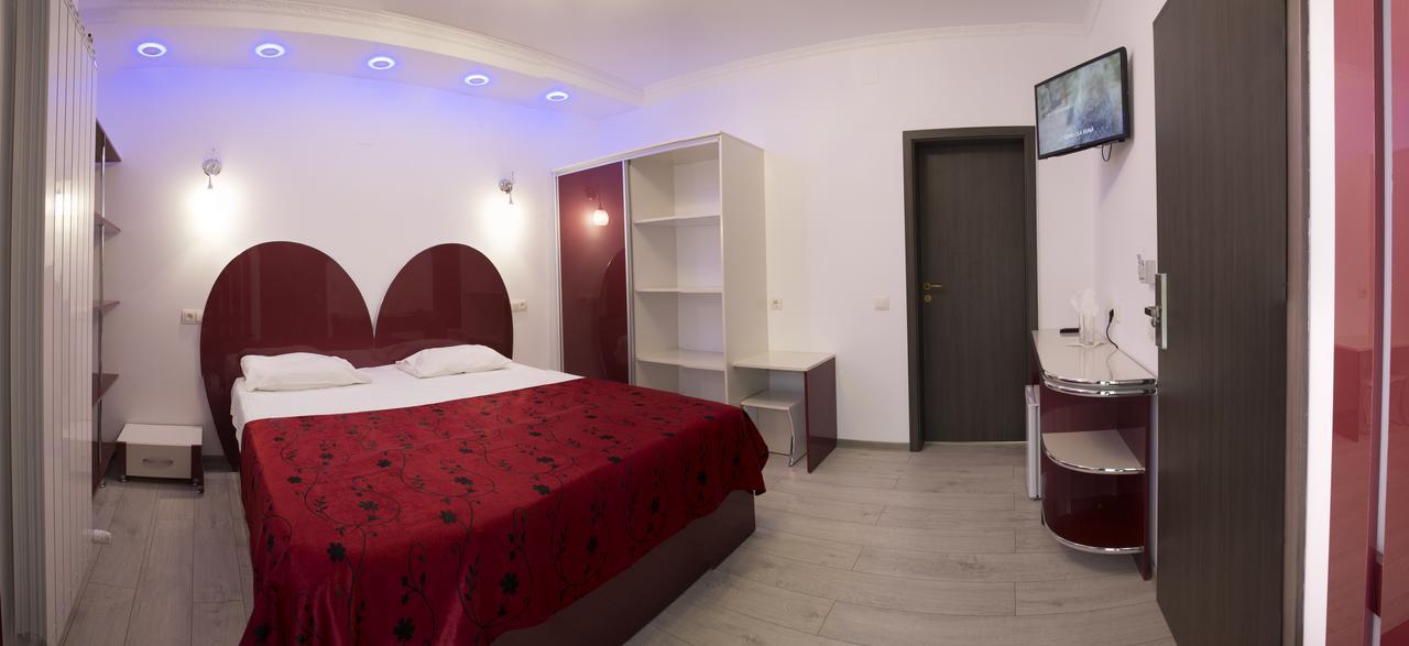 Hotel Holiday Maria Baile Herculane Bagian luar foto