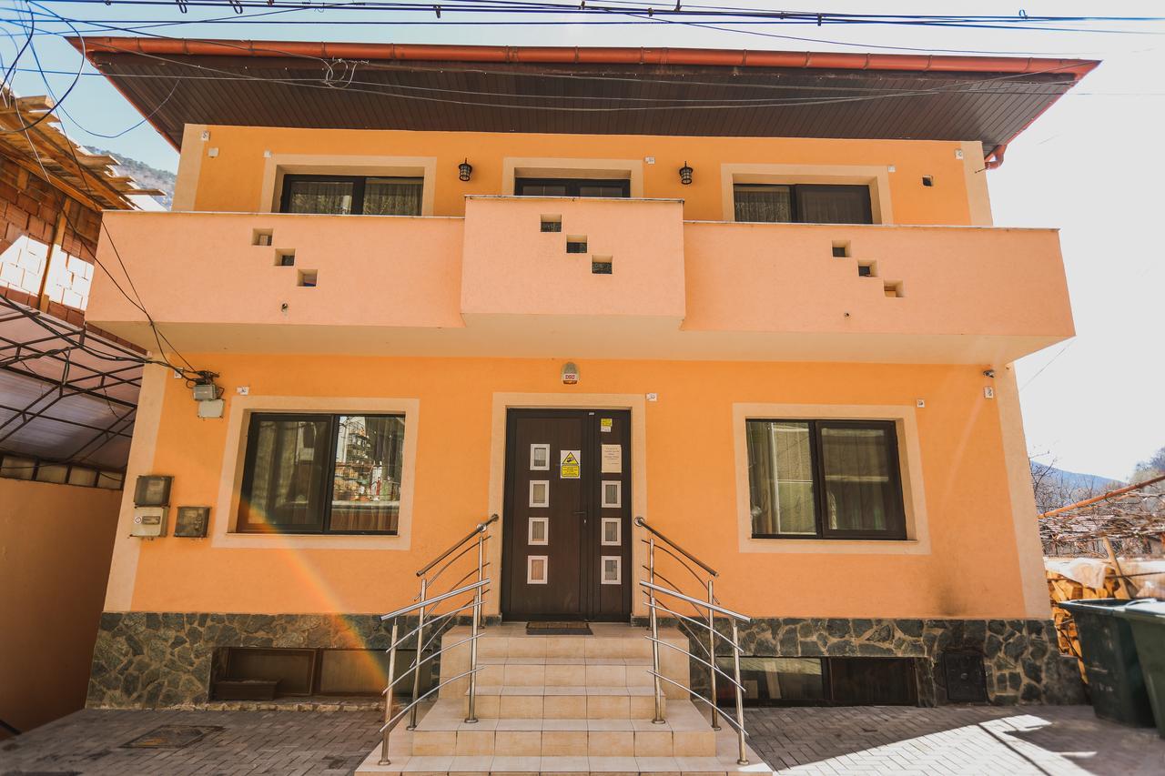 Hotel Holiday Maria Baile Herculane Bagian luar foto